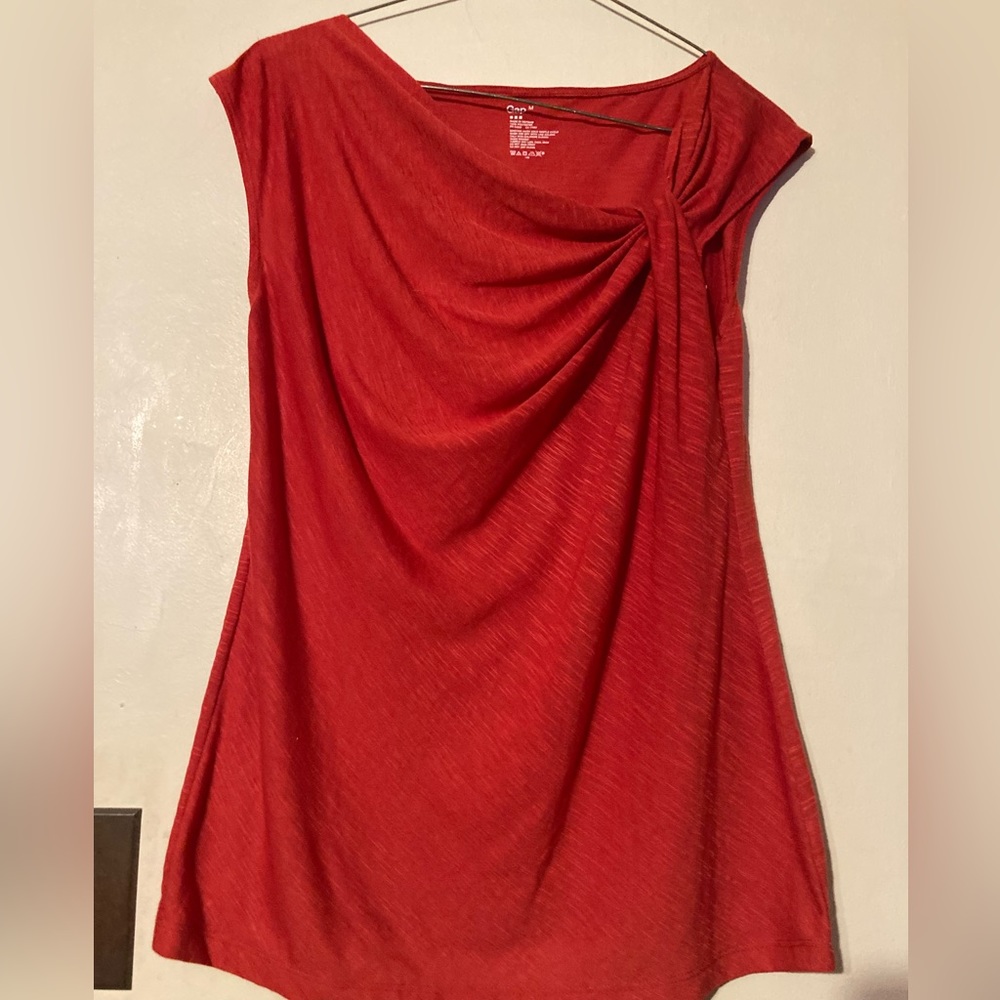 NWOT Gap Sleeveless Red Twist-Front Shirt, Size Medium